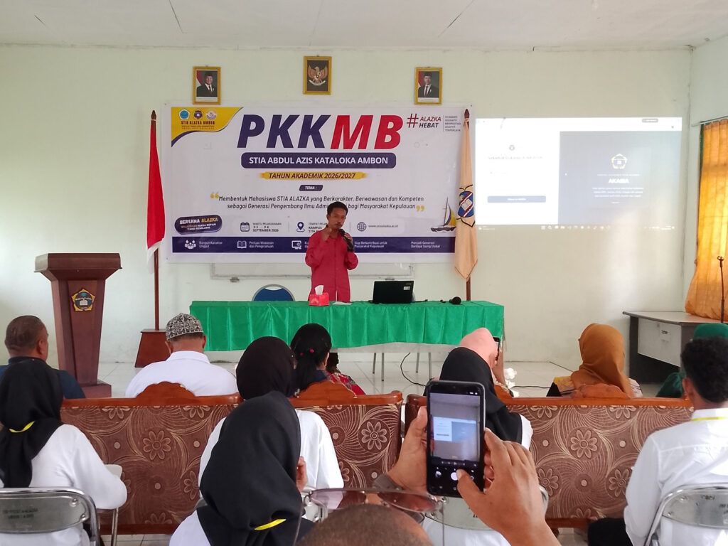 Sosialisasi penggunaan Sistem Informasi Akademik STIA ALAZKA (SIAKASIA) kepada mahasiswa baru dalam rangka kegiatan PKKMB STIA ALAZKA Ambon.
